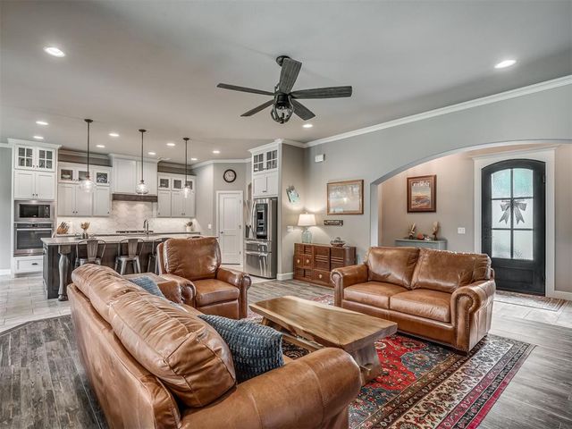 909 Reedser Way, Choctaw, OK 73020