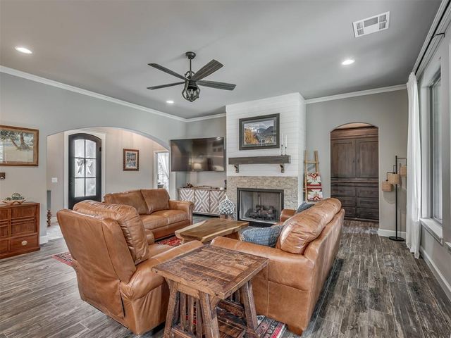 909 Reedser Way, Choctaw, OK 73020