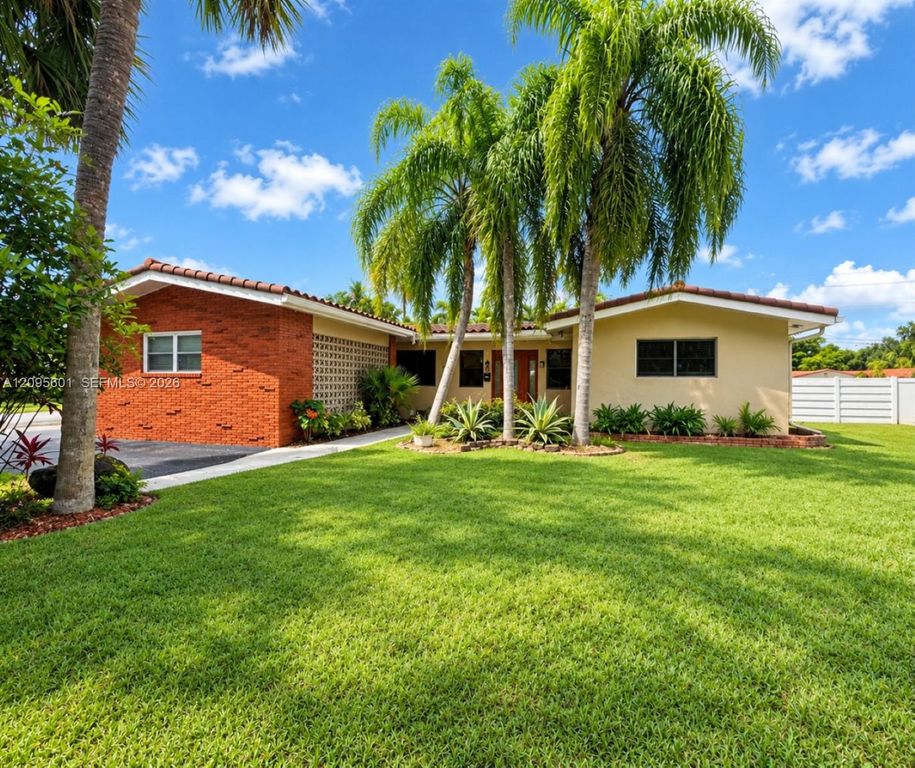 604 N Crescent Drive, Hollywood, FL 33021