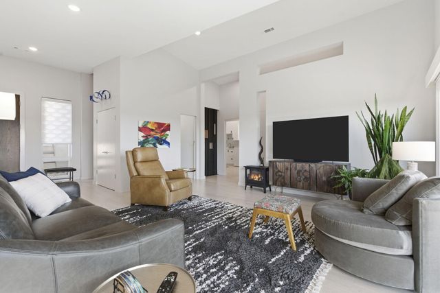 2 N Wilderness Trail, Kimberling City, MO 65686