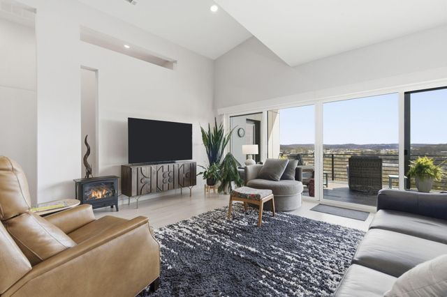 2 N Wilderness Trail, Kimberling City, MO 65686