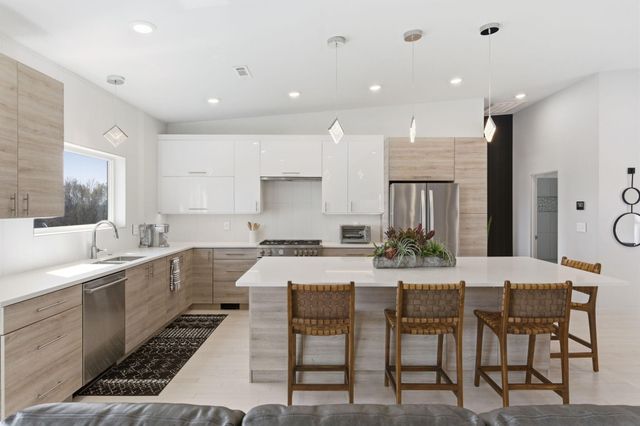 2 N Wilderness Trail, Kimberling City, MO 65686