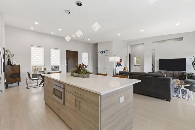 2 N Wilderness Trail, Kimberling City, MO 65686