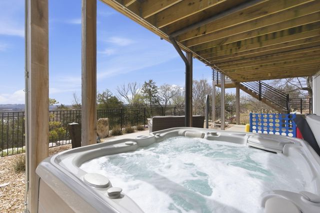 2 N Wilderness Trail, Kimberling City, MO 65686