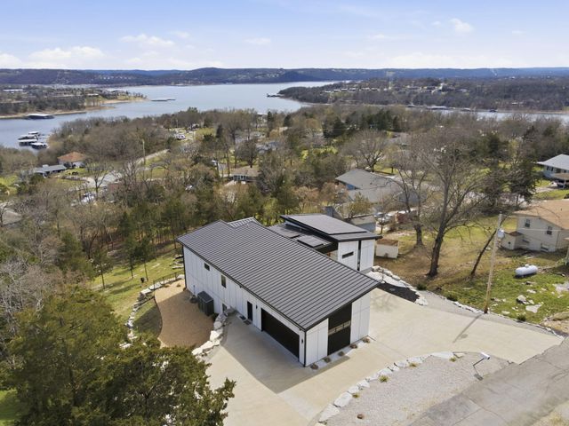 2 N Wilderness Trail, Kimberling City, MO 65686