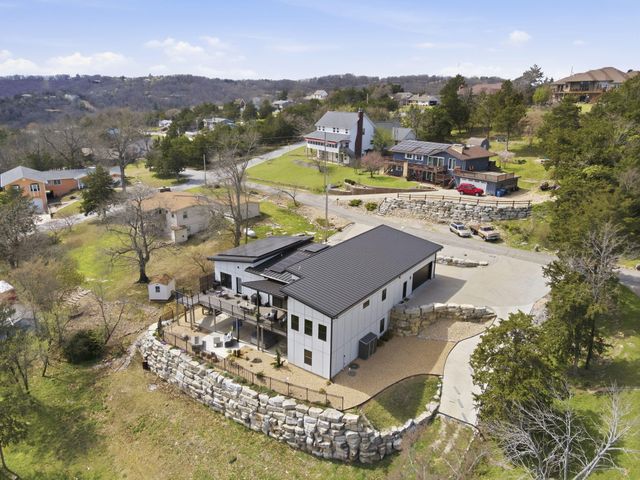 2 N Wilderness Trail, Kimberling City, MO 65686