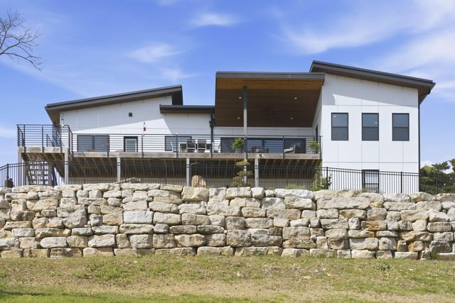 2 N Wilderness Trail, Kimberling City, MO 65686