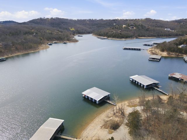 2 N Wilderness Trail, Kimberling City, MO 65686