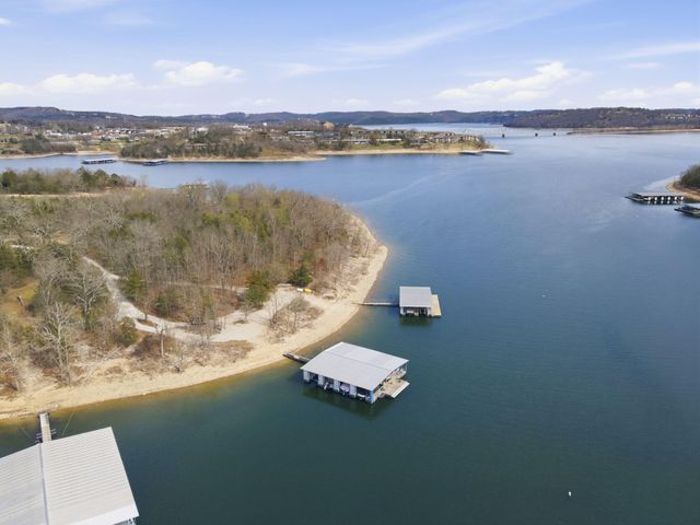 2 N Wilderness Trail, Kimberling City, MO 65686