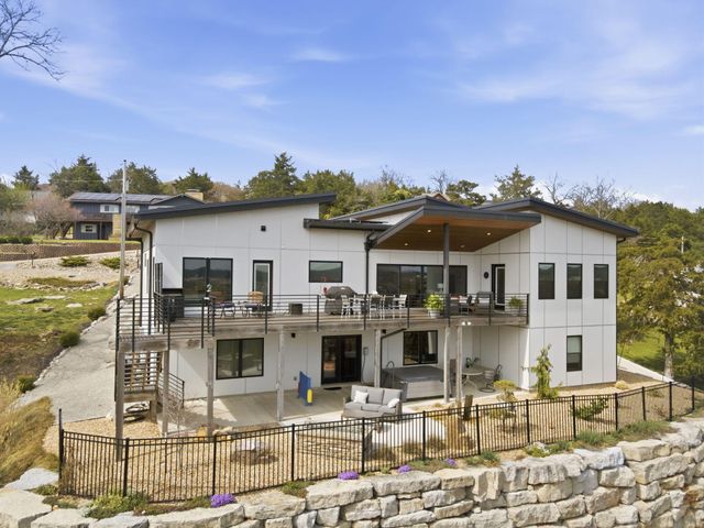 2 N Wilderness Trail, Kimberling City, MO 65686