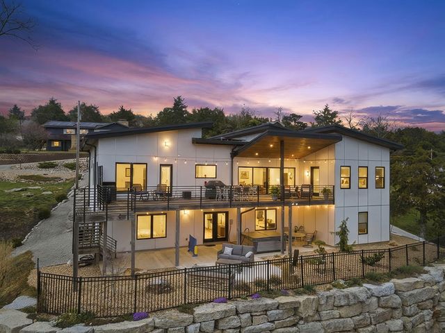 2 N Wilderness Trail, Kimberling City, MO 65686