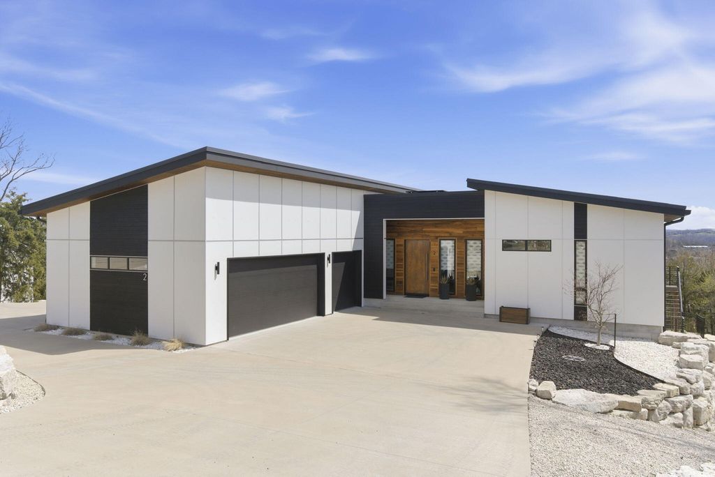 2 N Wilderness Trail, Kimberling City, MO 65686