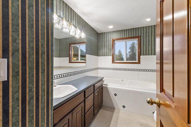 7335 N Five Mile Rd, Spokane, WA 99208