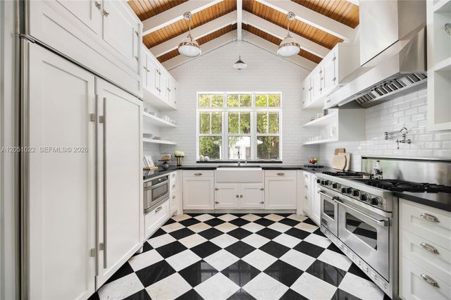 6845 SW 98th Street, Pinecrest, FL 33156