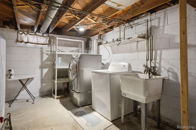 439 Cleveland Avenue, Lincoln Park, MI 48146