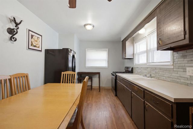 439 Cleveland Avenue, Lincoln Park, MI 48146