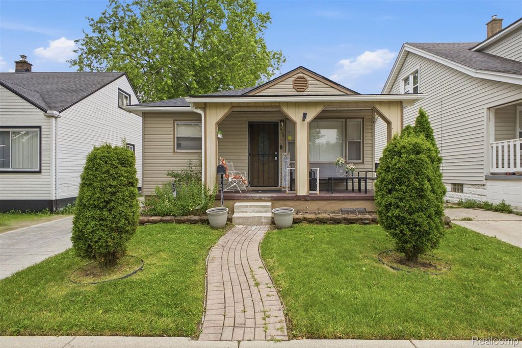 439 Cleveland Avenue, Lincoln Park, MI 48146