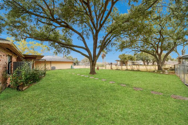 17115 County Road 831, Pearland, TX 77584