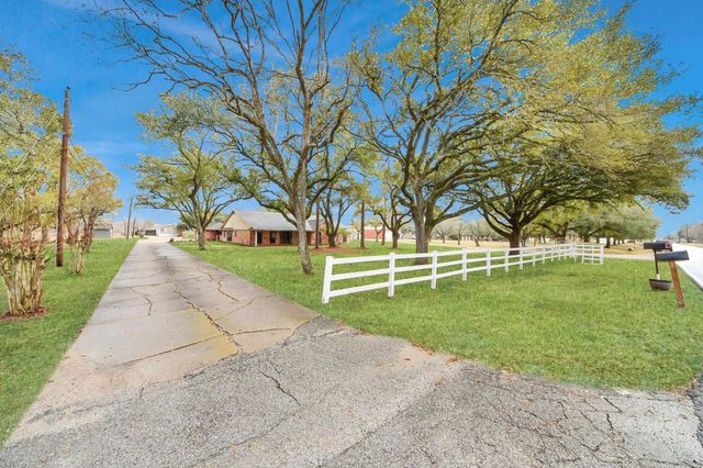 17115 County Road 831, Pearland, TX 77584