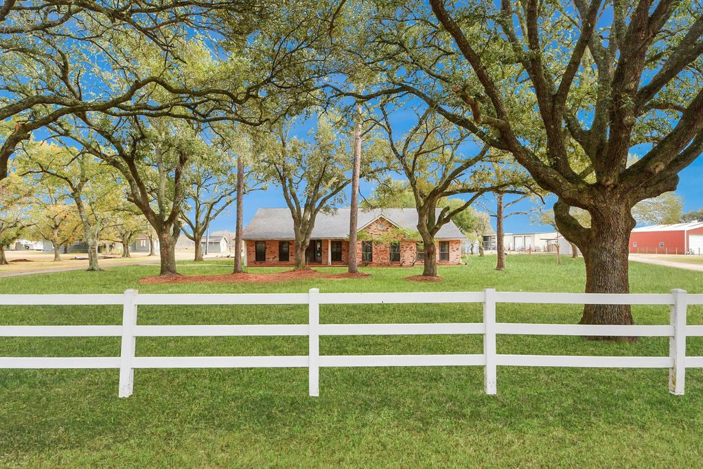 17115 County Road 831, Pearland, TX 77584