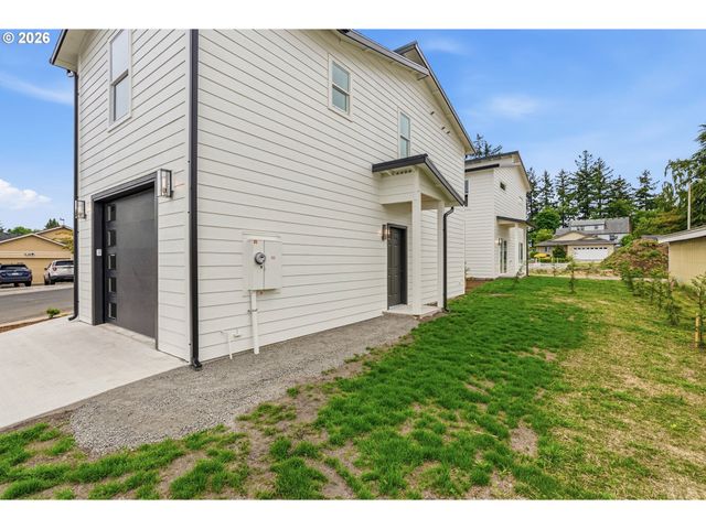 230 GLENGATE St, Cathlamet, WA 98612
