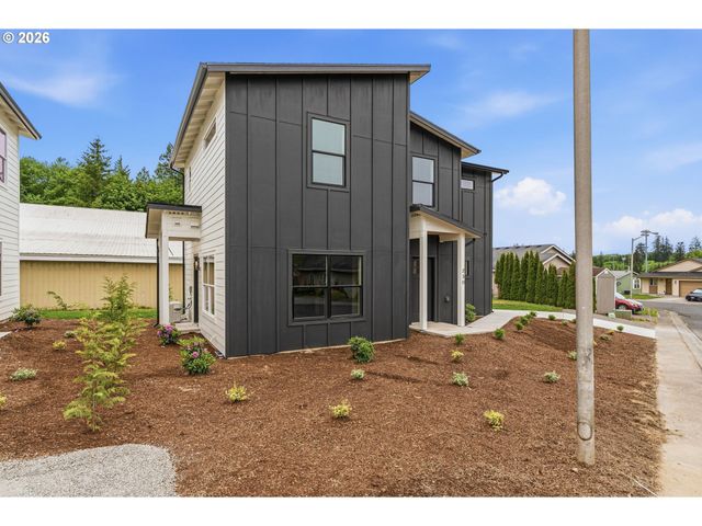230 GLENGATE St, Cathlamet, WA 98612