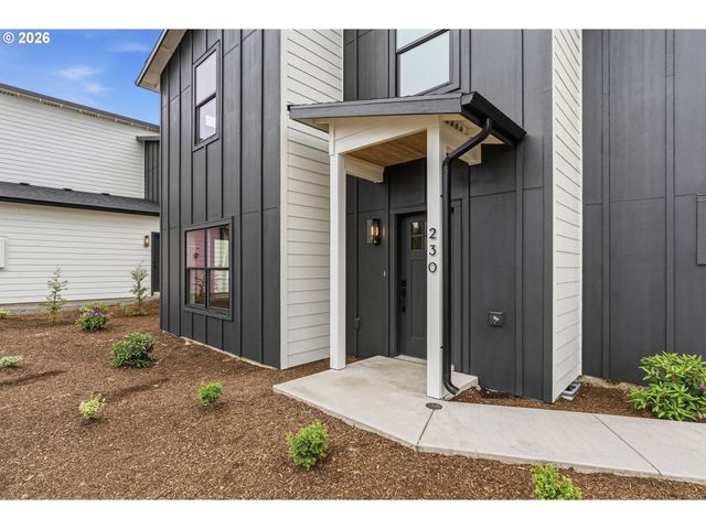 230 GLENGATE St, Cathlamet, WA 98612
