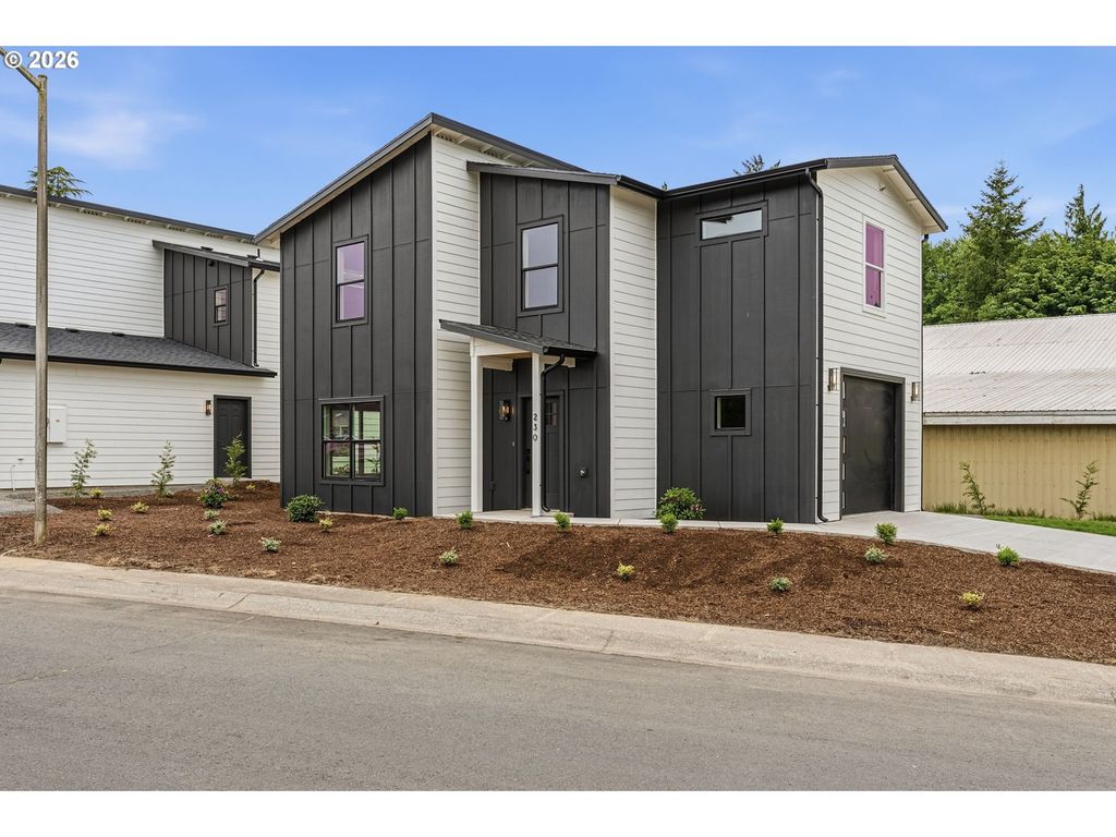 230 GLENGATE St, Cathlamet, WA 98612