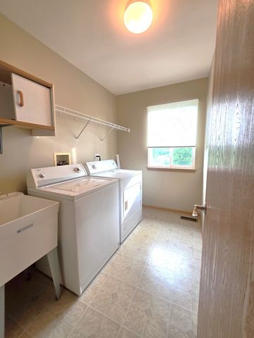 1522 Fox Sedge Trail, Woodstock, IL 60098