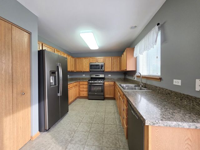 1522 Fox Sedge Trail, Woodstock, IL 60098
