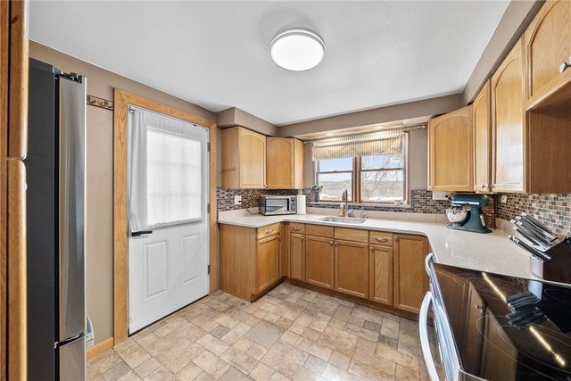 1372 4th St, Jefferson Hills, PA 15025