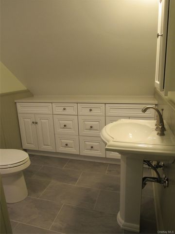 193 Stony Bar Road Apt 1, Slate Hill, NY 10973