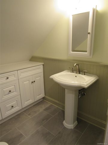 193 Stony Bar Road Apt 1, Slate Hill, NY 10973