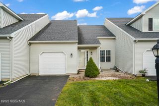 25B Pointe West Drive, Halfmoon, NY 12065