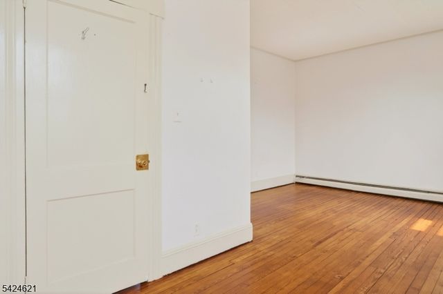 914 Old York Rd, Raritan Boro, NJ 08869