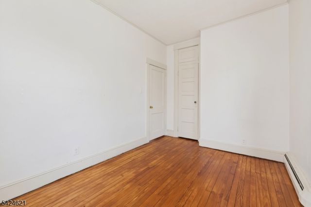 914 Old York Rd, Raritan Boro, NJ 08869