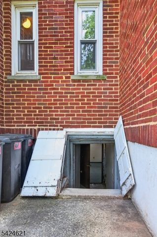 914 Old York Rd, Raritan Boro, NJ 08869