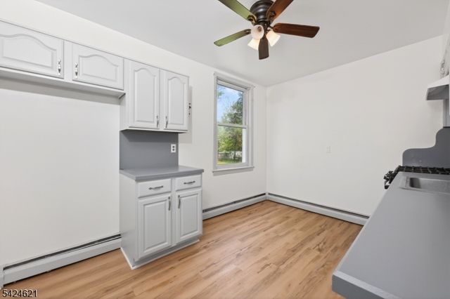 914 Old York Rd, Raritan Boro, NJ 08869