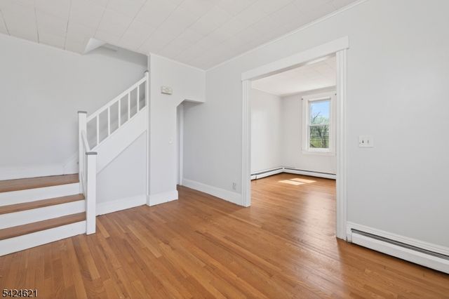 914 Old York Rd, Raritan Boro, NJ 08869