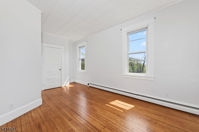 914 Old York Rd, Raritan Boro, NJ 08869