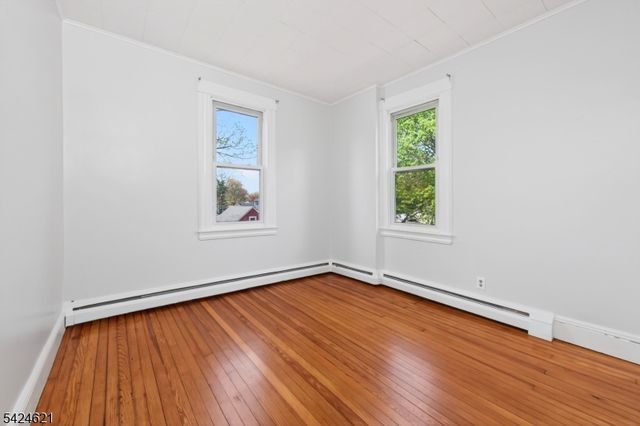 914 Old York Rd, Raritan Boro, NJ 08869