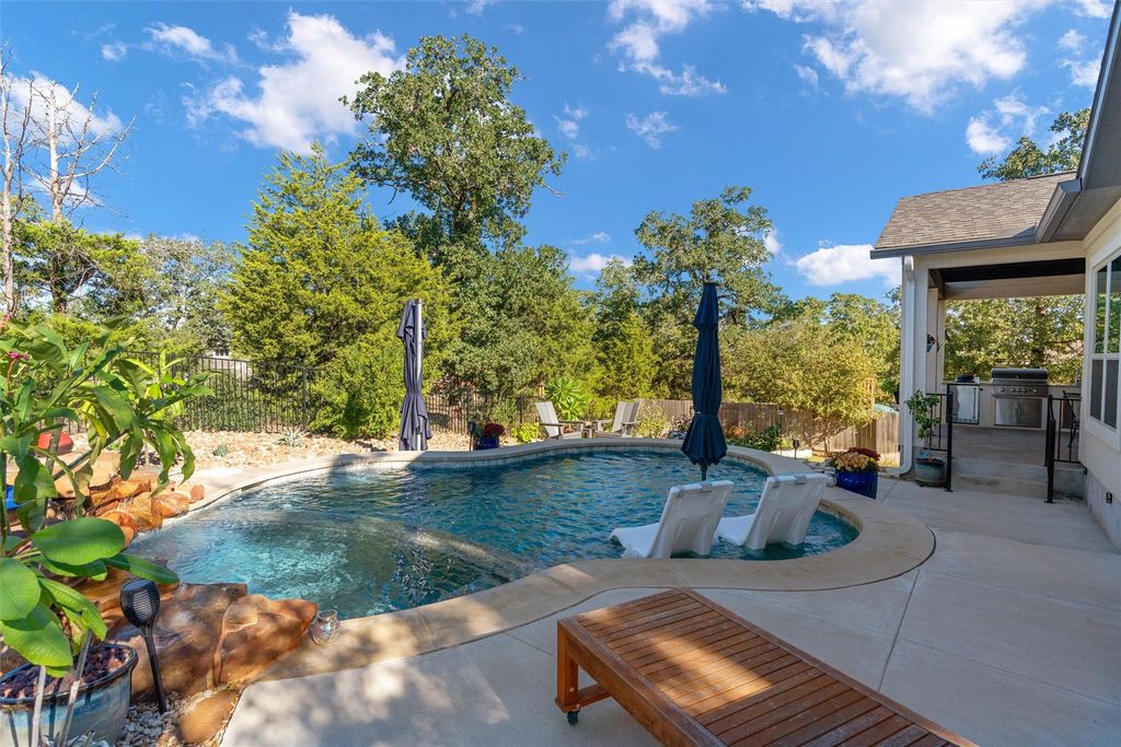 118 Kellogg LN, Bastrop, TX 78602