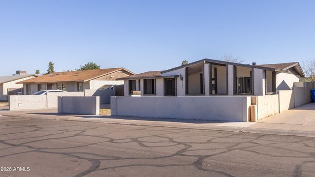 8827 W SELLS Drive, Phoenix, AZ 85037