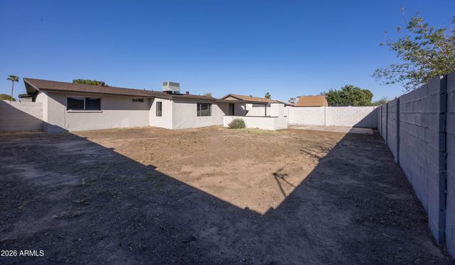 8827 W SELLS Drive, Phoenix, AZ 85037