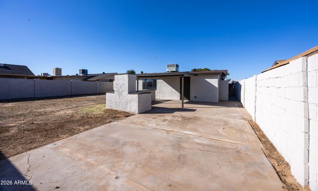 8827 W SELLS Drive, Phoenix, AZ 85037