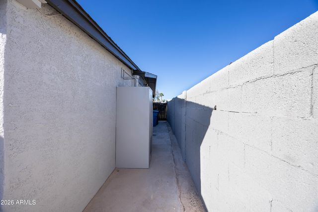 8827 W SELLS Drive, Phoenix, AZ 85037