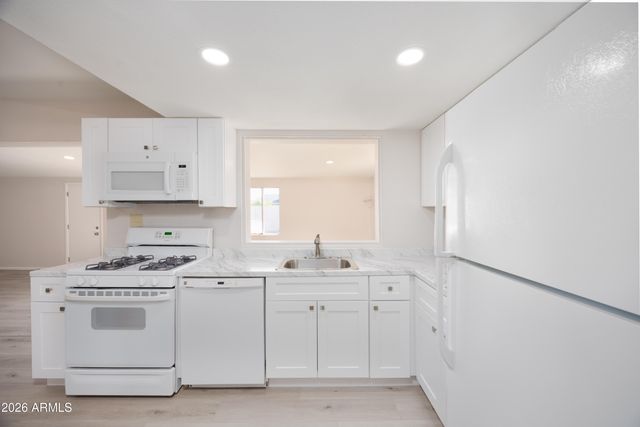 8827 W SELLS Drive, Phoenix, AZ 85037