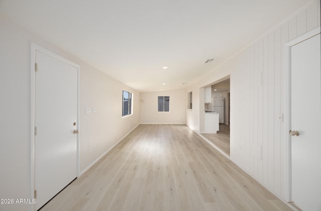 8827 W SELLS Drive, Phoenix, AZ 85037