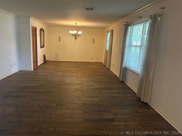 207 S Taylor Avenue, Wagoner, OK 74467