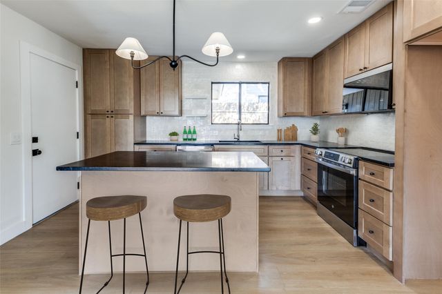 3004 Boone DR, Lago Vista, TX 78645